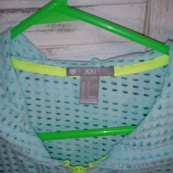 Active wear mint light jacket - Picture 3 of 3